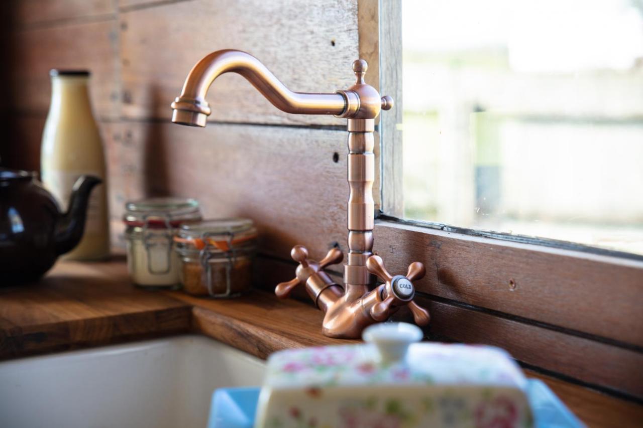 The Hoot Romantic Glamping Southwick  외부 사진